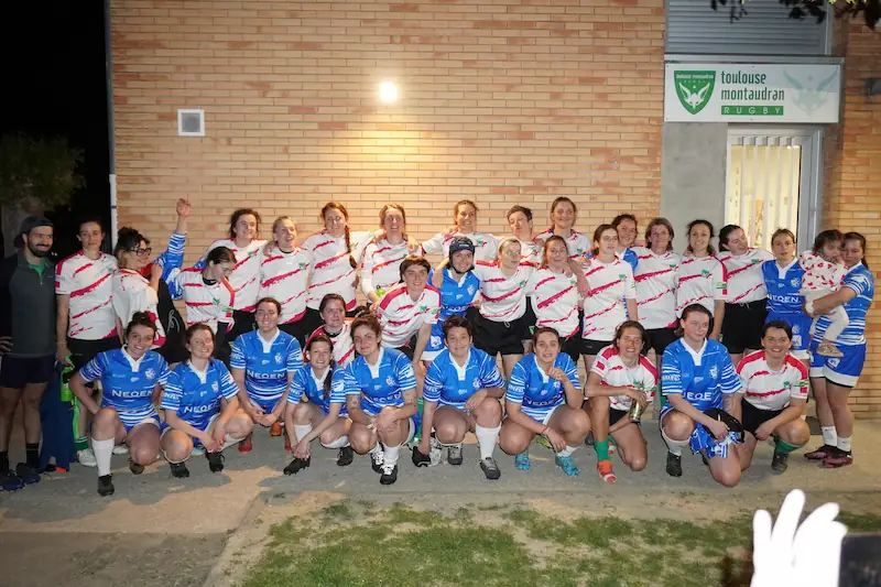 loisir rugby féminin à Toulouse, équipe posant après un match amical contre les gilbertes