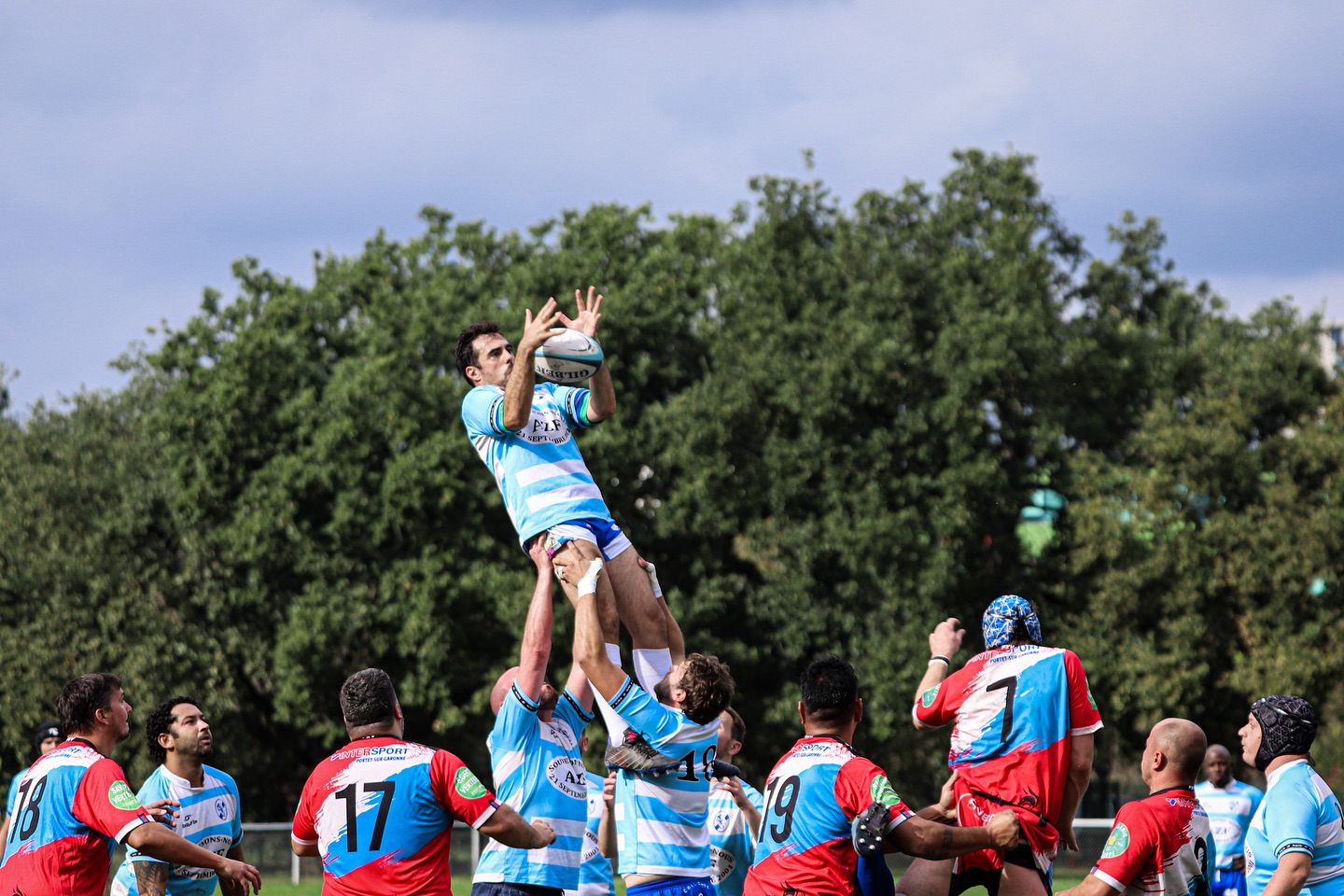 Équipe féminine de rugby loisir prête à en découdre